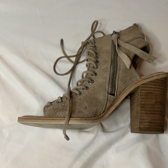 Dolce Vita Lira Peep Toe Ankle Bootie - Picture 5 of 10